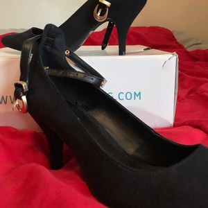 Black velvetty shoes
